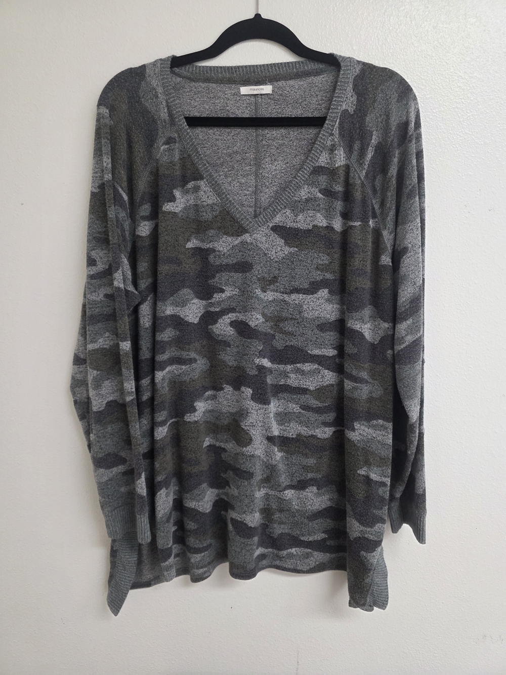 Maurices Gray & Olive Camo V-Neck Sweater (0692)